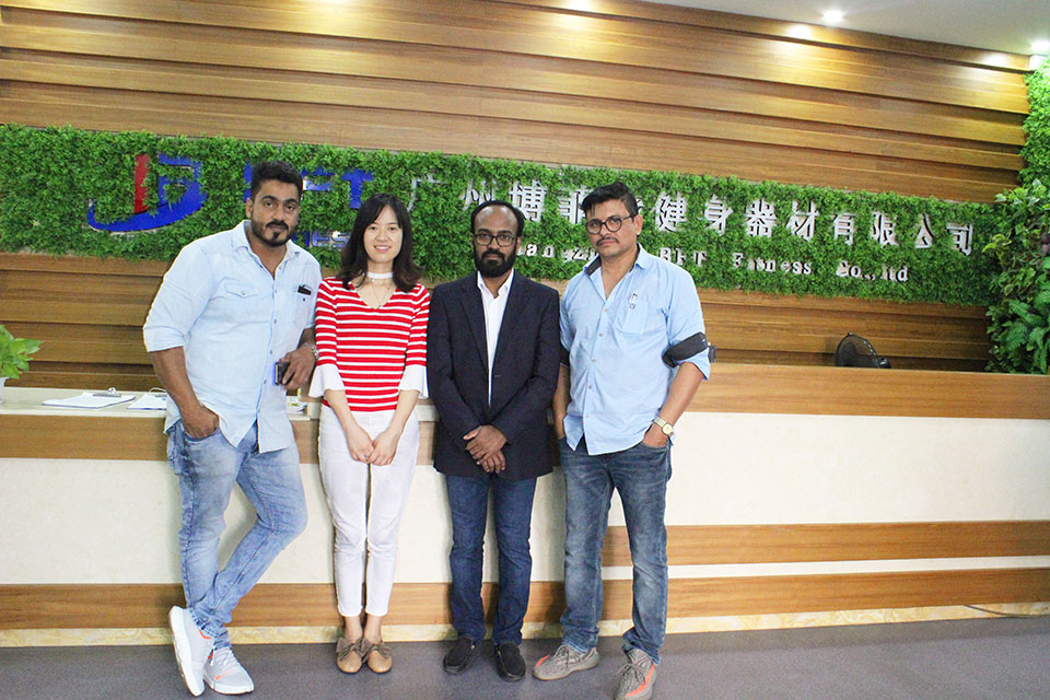 卡塔爾客戶(hù)采購(gòu)健身器材